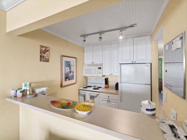 BEACHFRONT LONGBOAT KEY RENTAL SLEEP 4