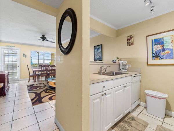 BEACHFRONT LONGBOAT KEY RENTAL SLEEP 4
