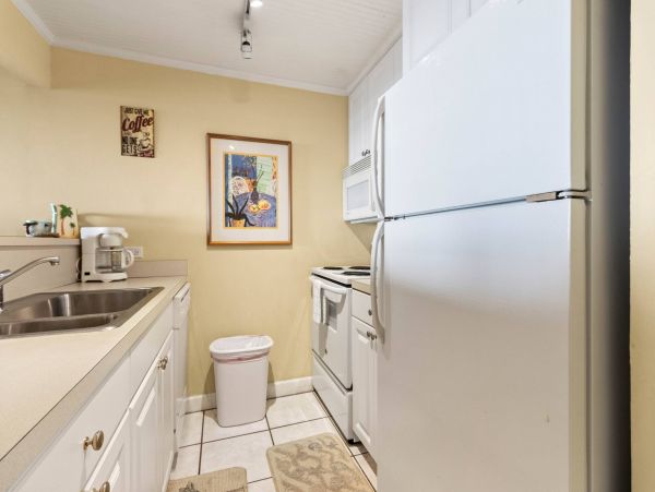 BEACHFRONT LONGBOAT KEY RENTAL SLEEP 4