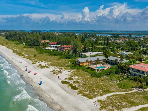Longboat Key Posh Island Beach Condo one Bedroom