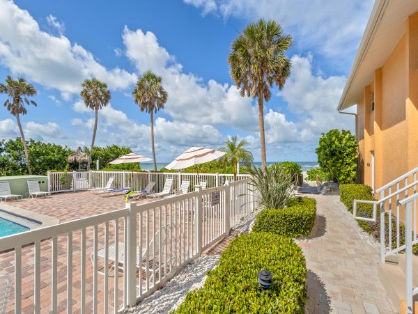Weekly Rental on Beach on Longboat Key