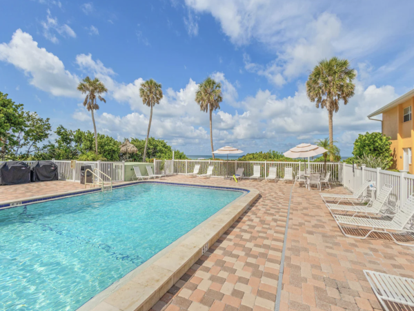 Beachfront Longboat Key Studio