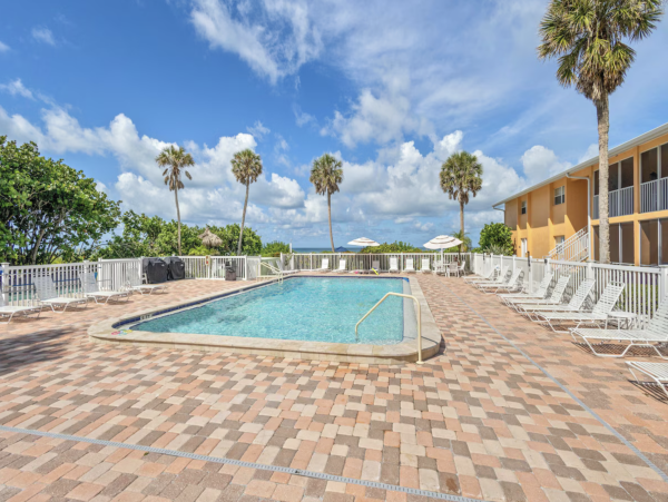 Beachfront Longboat Key Studio