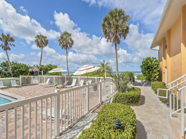 Beachfront Longboat Key Studio