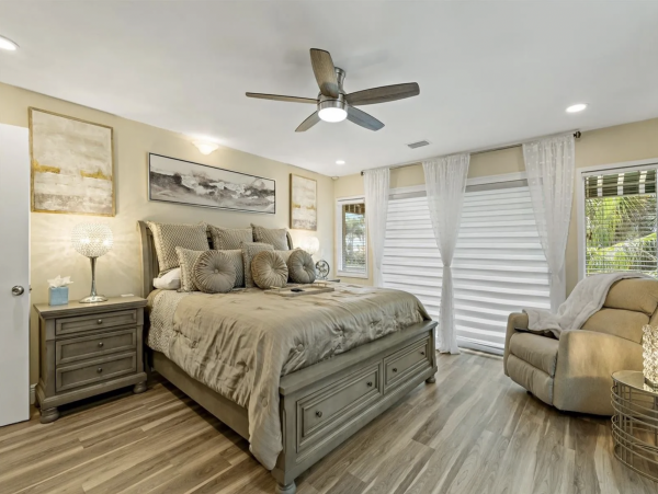 Luxury Longboat Key Two Bedroom Charming Rental Stroll to Beach