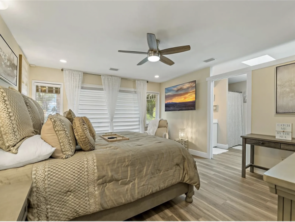 Luxury Longboat Key Two Bedroom Charming Rental Stroll to Beach