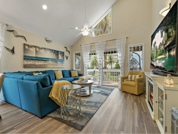 Luxury Longboat Key Two Bedroom Charming Rental Stroll to Beach
