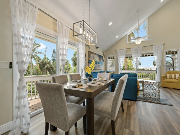 Luxury Longboat Key Two Bedroom Charming Rental Stroll to Beach