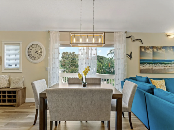 Luxury Longboat Key Two Bedroom Charming Rental Stroll to Beach