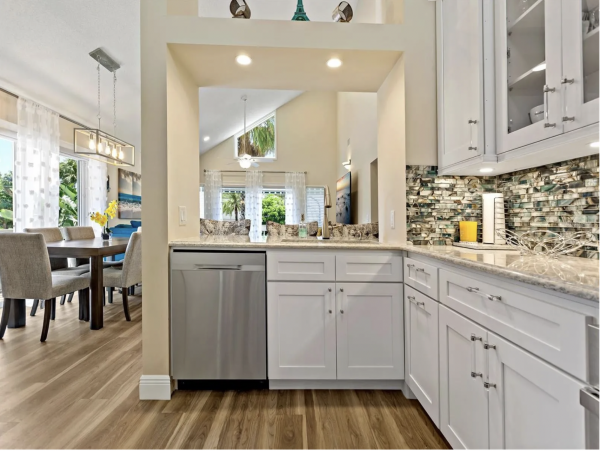 Luxury Longboat Key Two Bedroom Charming Rental Stroll to Beach