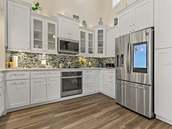 Luxury Longboat Key Two Bedroom Charming Rental Stroll to Beach