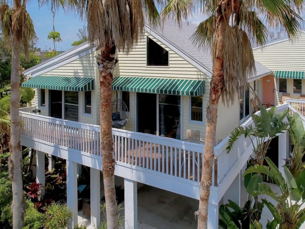 Luxury Longboat Key Two Bedroom Charming Rental Stroll to Beach