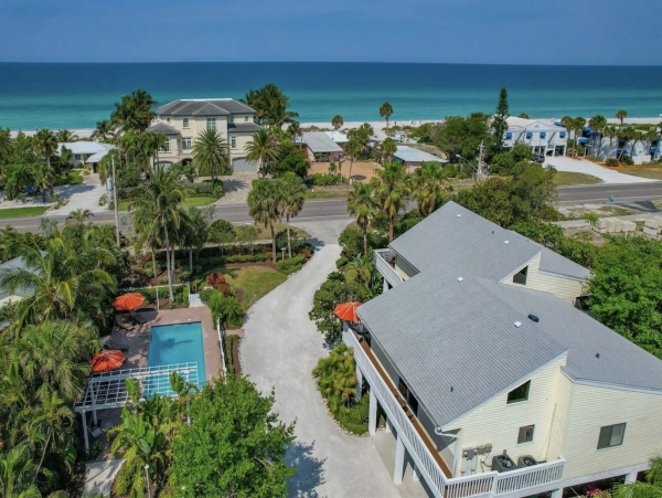 Luxury Longboat Key Two Bedroom Charming Rental Stroll to Beach