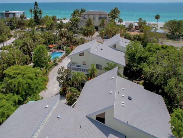 Luxury Longboat Key Two Bedroom Charming Rental Stroll to Beach