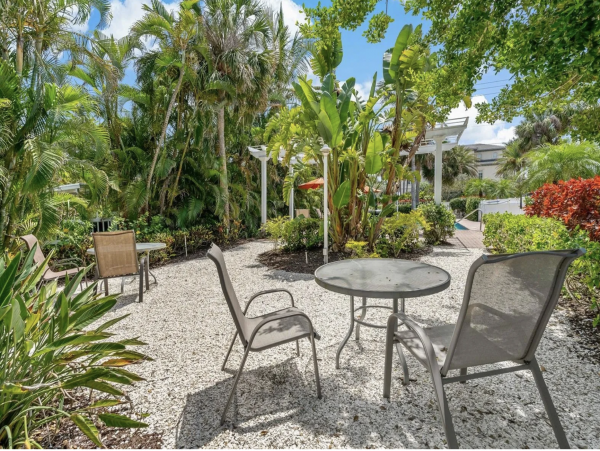 Luxury Longboat Key Two Bedroom Charming Rental Stroll to Beach