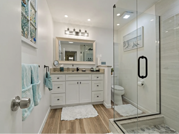 Luxury Longboat Key Two Bedroom Charming Rental Stroll to Beach