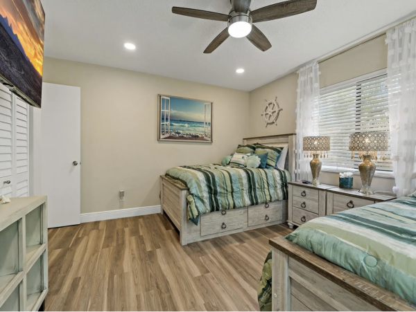 Luxury Longboat Key Two Bedroom Charming Rental Stroll to Beach