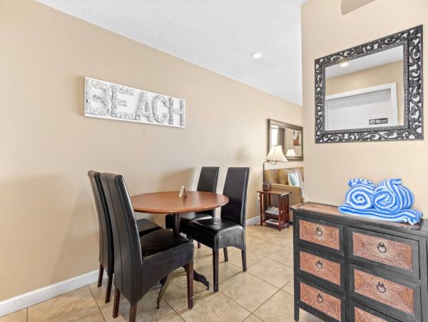Longboat Key Studio Sleeps 4 Located on the Beach