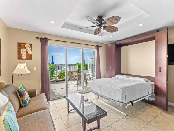 Longboat Key Studio Sleeps 4 Located on the Beach
