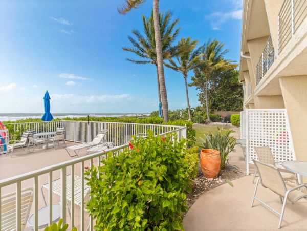 Longboat Key Studio Sleeps 4 Located on the Beach