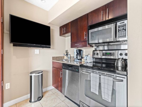 Longboat Key Studio Sleeps 4 Located on the Beach