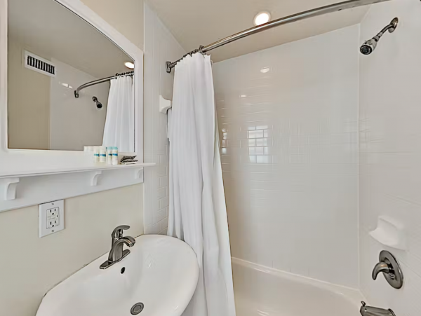 Studio Private Patio On Beach with Views in Longboat Key