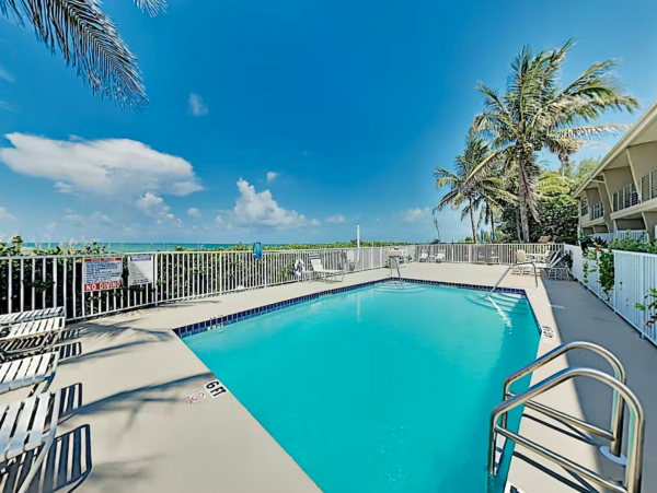 Studio Private Patio On Beach with Views in Longboat Key