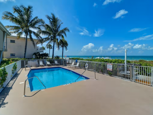 Studio Private Patio On Beach with Views in Longboat Key