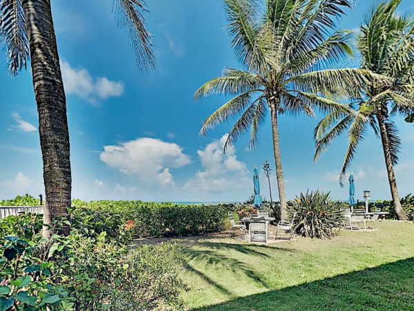 Studio Private Patio On Beach with Views in Longboat Key