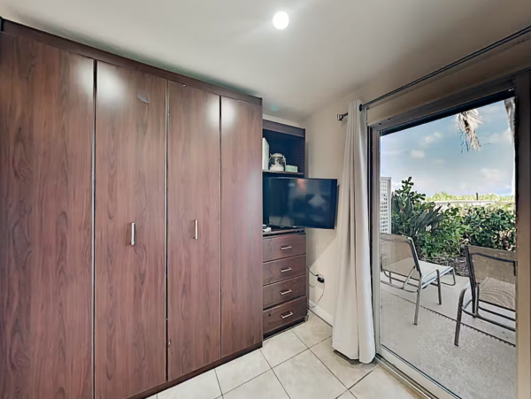 Studio Private Patio On Beach with Views in Longboat Key
