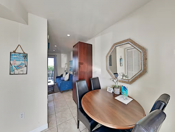 Studio Private Patio On Beach with Views in Longboat Key