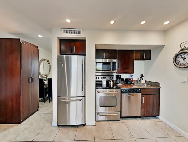 Studio Private Patio On Beach with Views in Longboat Key