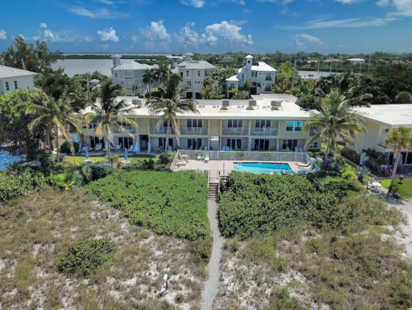 Studio Private Patio On Beach with Views in Longboat Key
