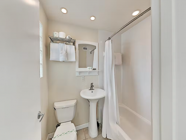 Studio Private Patio On Beach with Views in Longboat Key