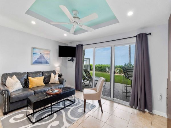 Longboat Key Walk Out Beachfront Studio unit