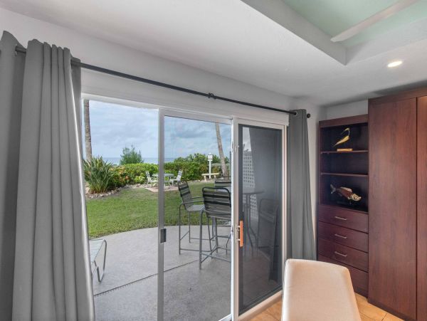 Longboat Key Walk Out Beachfront Studio unit