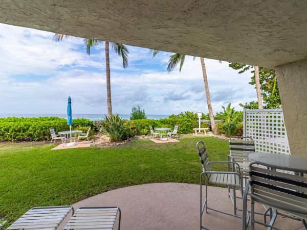 Longboat Key Walk Out Beachfront Studio unit