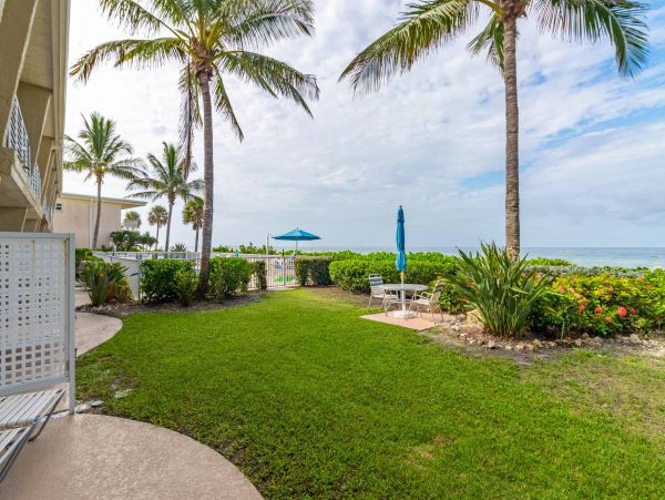 Longboat Key Walk Out Beachfront Studio unit
