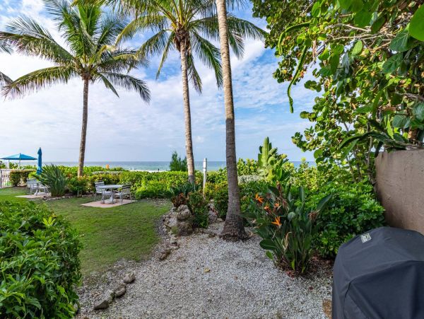 Longboat Key Walk Out Beachfront Studio unit