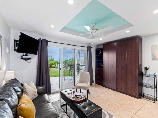 Longboat Key Walk Out Beachfront Studio unit
