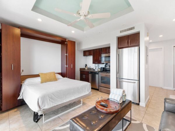Longboat Key Walk Out Beachfront Studio unit