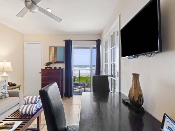Modern Chic Beachfront Rental with One Bedroom