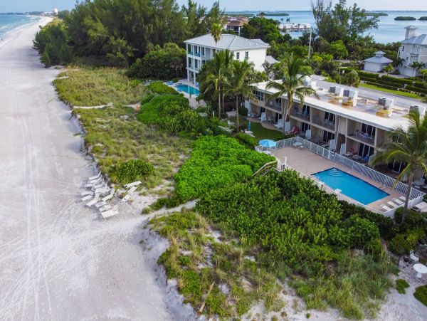 Modern Interior Beachfront One Bedroom Condo
