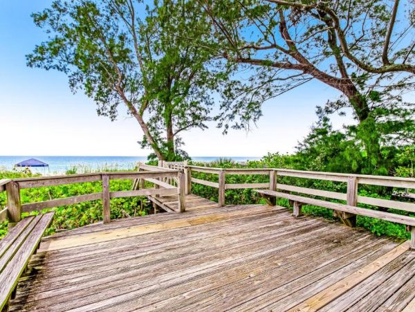 Longboat Key Vacation Condo with Gulf Views and Membership Privileges