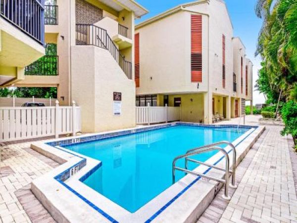 Longboat Key Vacation Condo with Gulf Views and Membership Privileges