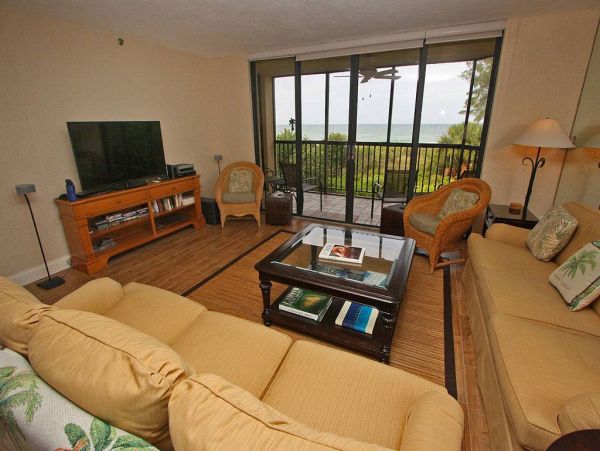 Longboat Key Vacation Condo with Gulf Views and Membership Privileges