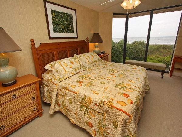 Longboat Key Vacation Condo with Gulf Views and Membership Privileges