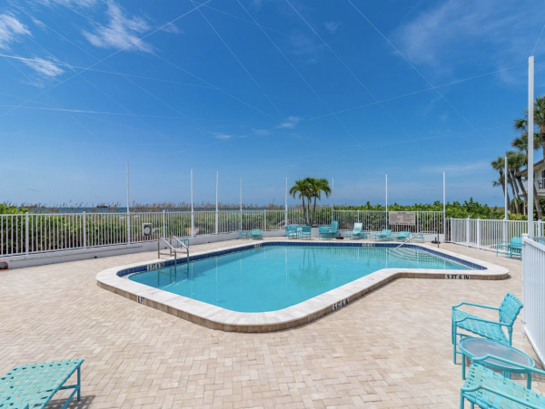 Monthly Rentals on Beach Two bedroom island North End