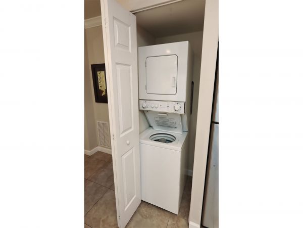 2 Bedroom Condo Rental Great Location Walk to Dining