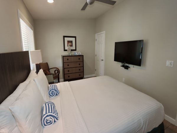 2 Bedroom Condo Rental Great Location Walk to Dining